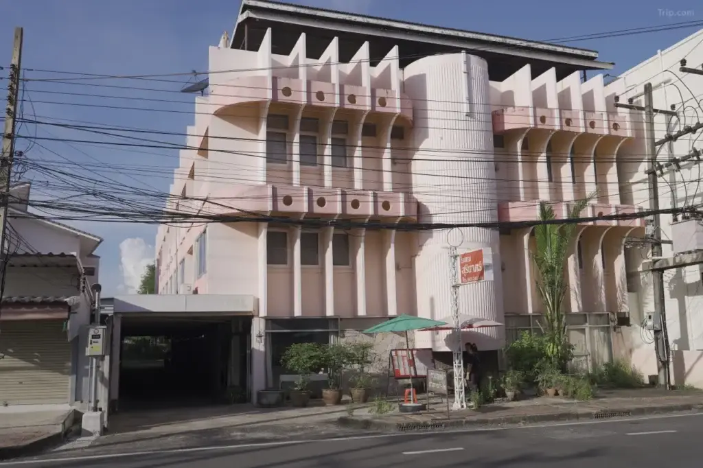 โรงแรมสุริยาตร์